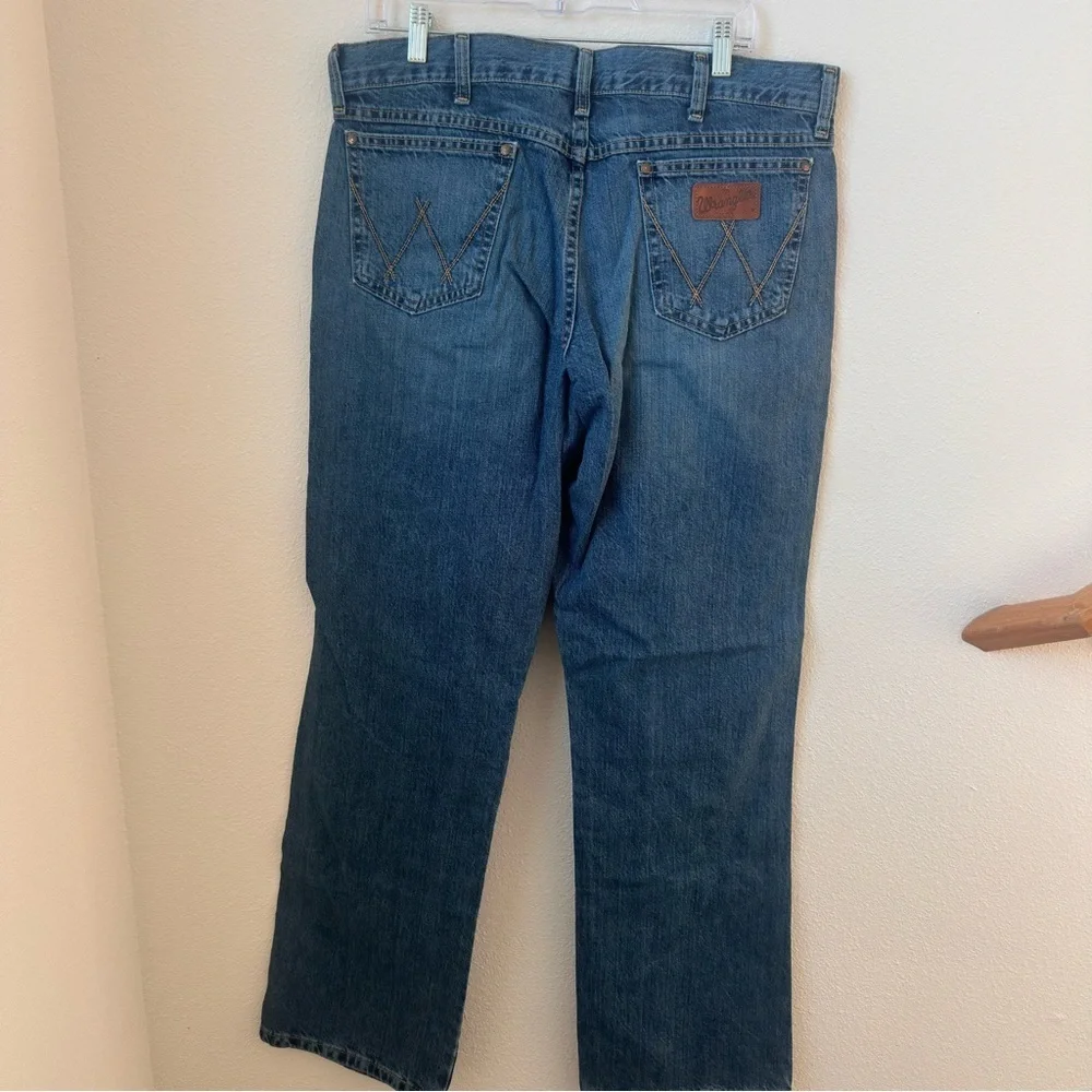 Wrangler Retro Men’s Relaxed Boot Blue Denim Jeans, 38x34